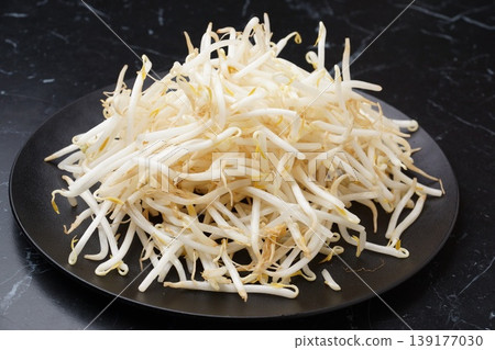 Bean sprouts Bean sprouts 139177030