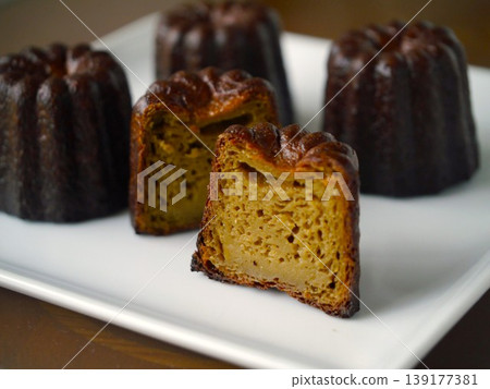Roasted green tea canelé - cut image (horizontal orientation) Roasted green tea canelé - cut image (horizontal orientation) 139177381