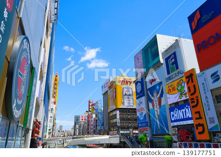 [Osaka Prefecture] June: Sightseeing in Dotonbori, a world-famous entertainment district. 139177751