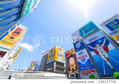 [Osaka Prefecture] June: Sightseeing in Dotonbori, a world-famous entertainment district. 139177756