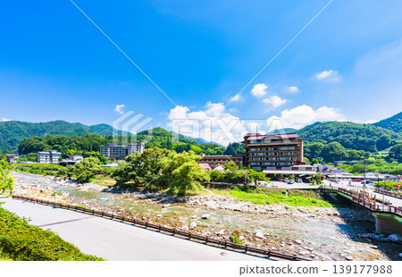 晝神溫泉鄉是信州南部最大的溫泉度假村（位於長野縣下名郡阿知村的溫泉區）。 139177988