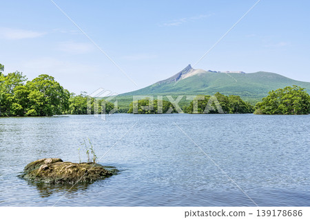 北海道夏季 大沼國定公園 北海道駒岳 橫跨大沼 北海道夏季 大沼國定公園 北海道駒岳 橫跨大沼 139178686