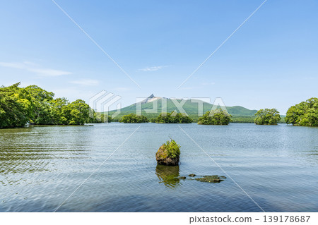 北海道夏季 大沼國定公園 北海道駒岳 橫跨大沼 北海道夏季 大沼國定公園 北海道駒岳 橫跨大沼 139178687