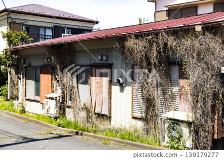 Showa retro vacant house 139179277