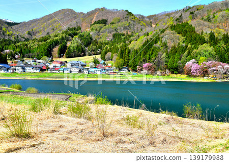 View of Kashimayari Ski Resort across Lake Nakatsuna (Omachi City, Nagano Prefecture) [April 2026] 139179988