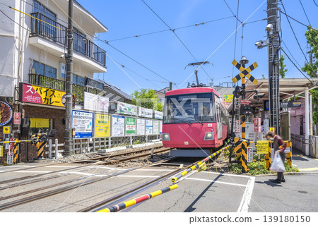 Urban scenery in Setagaya Ward, Tokyo: Kamimachi Station and a railway crossing 139180150