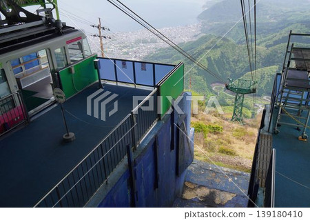 Cable car in the sky 139180410
