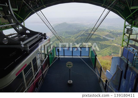 Cable car in the sky 139180411