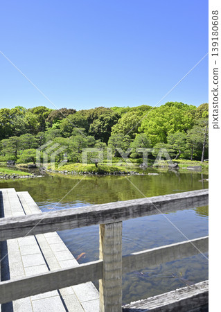 The "Deai Bridge" and the water surface at "Shiratori Garden" in Nagoya City The "Deai Bridge" and the water surface at "Shiratori Garden" in Nagoya City 139180608