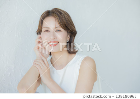 Women in their 40's Women in their 40's 139180965