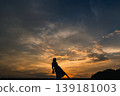 看落日的婦女 139181003
