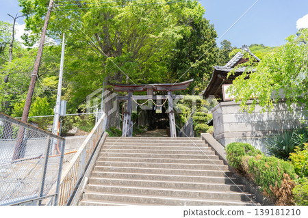孫山(奧高雄)的登山起點位於寄居神社。 孫山(奧高雄)的登山起點位於寄居神社。 139181210