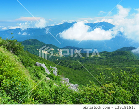 白馬乘鞍山夏季景色 白馬乘鞍山夏季景色 139181615