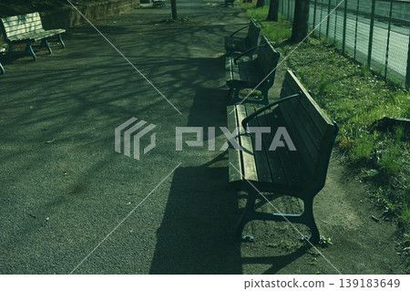 冬季公園長椅 139183649