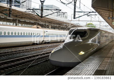 The scene of the Shinkansen Kodama arriving at Toyohashi Station. The scene of the Shinkansen Kodama arriving at Toyohashi Station. 139183661