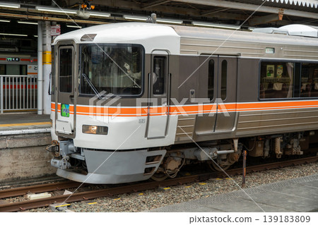 A quiet station scene with the Limited Express Inaji 373 series train stopped at Toyohashi Station. A quiet station scene with the Limited Express Inaji 373 series train stopped at Toyohashi Station. 139183809