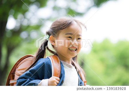 Smiling portraits of elementary school students going to school with their backpacks: Close-up images of their new lives and growth. Smiling portraits of elementary school students going to school with their backpacks: Close-up images of their new lives and growth. 139183928