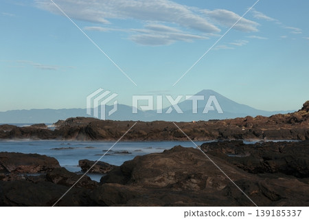 Mount Fuji in winter as seen from Jogashima Island Mount Fuji in winter as seen from Jogashima Island 139185337