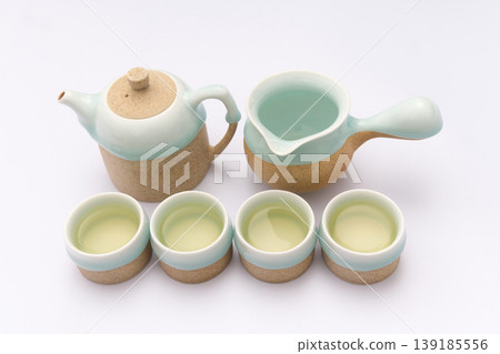 tea brewed in chinese procelain tea sets	 139185556