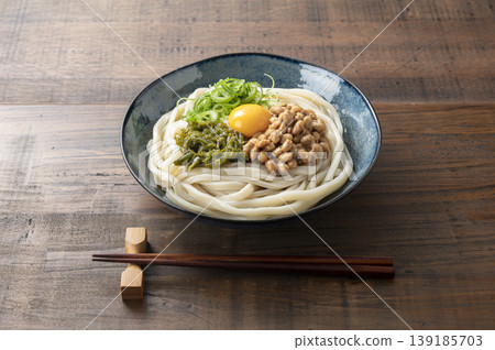 Sticky Udon Noodles with Mekabu Seaweed Sticky Udon Noodles with Mekabu Seaweed 139185703
