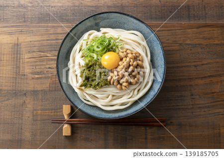 Sticky Udon Noodles with Mekabu Seaweed Sticky Udon Noodles with Mekabu Seaweed 139185705
