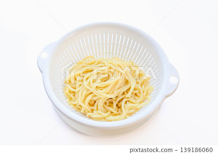 Boiled extra-thick Chinese noodles Boiled extra-thick Chinese noodles 139186060