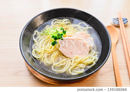 Clam Salt Ramen 139186066