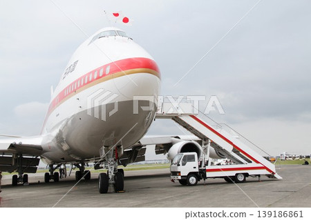日本政府飛機波音747,正面視角,有登機舷梯,千歲空軍基地航展 日本政府飛機波音747,正面視角,有登機舷梯,千歲空軍基地航展 139186861