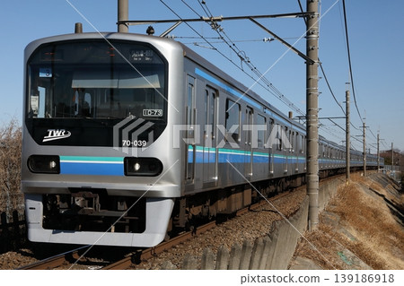 臨海線 70-000 系列 Z3 列車運行於川越線的佐佐木站和南古谷站之間。 139186918