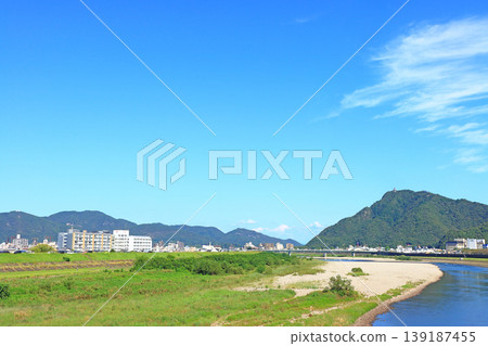 岐阜縣岐阜市長良川和金華山的風景 139187455
