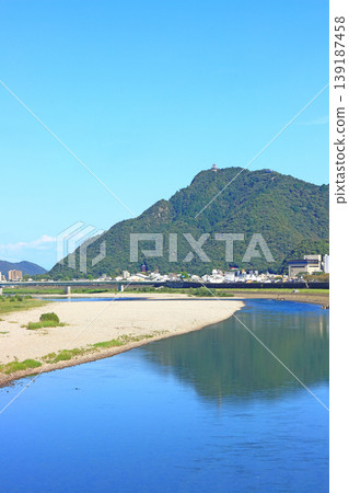 岐阜縣岐阜市長良川和金華山的風景 岐阜縣岐阜市長良川和金華山的風景 139187458