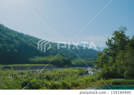 【藍色池塘】北海道美瑛町一個美麗的深藍色池塘。 139190400