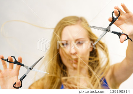Girl with scissors for haircutting 139190814