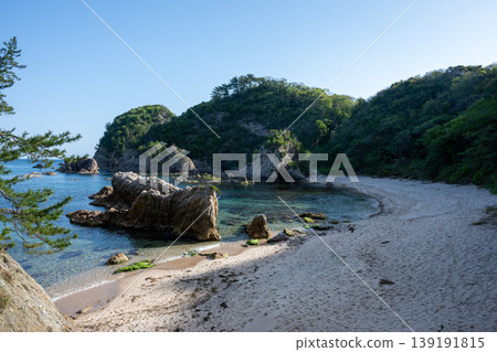 The beautiful ocean scenery of Uradome Coast in Tottori Prefecture, Japan The beautiful ocean scenery of Uradome Coast in Tottori Prefecture, Japan 139191815