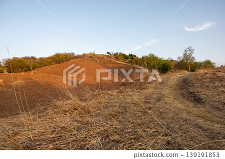 A very beautiful spring scene in Kaminoyama Plateau, Hyogo Prefecture, Japan. 139191853