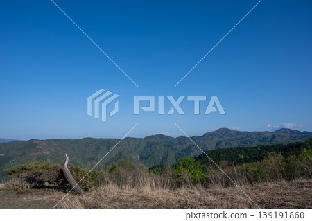 A very beautiful spring scene in Kaminoyama Plateau, Hyogo Prefecture, Japan. A very beautiful spring scene in Kaminoyama Plateau, Hyogo Prefecture, Japan. 139191860