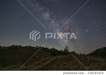 日本兵庫縣上野山高原美麗的星空 139191924