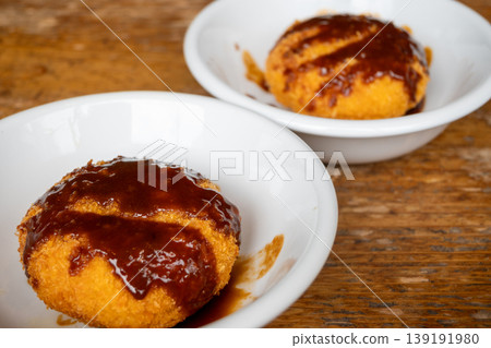 I had a very delicious freshly fried croquette in Okayama Prefecture, Japan. 139191980