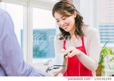 Cashless payment at the register 139192249