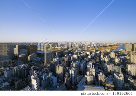川崎站附近 ~ 多摩川 ~ 遠眺東京市中心(大田區)/ 日本東京 川崎站附近 ~ 多摩川 ~ 遠眺東京市中心(大田區)/ 日本東京 139192605