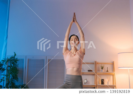 Women who do yoga Women who do yoga 139192819