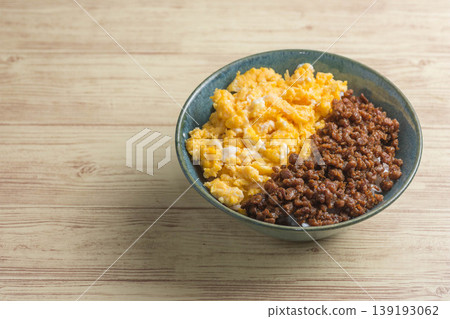 雙色雞肉碎蛋飯 雙色雞肉碎蛋飯 139193062