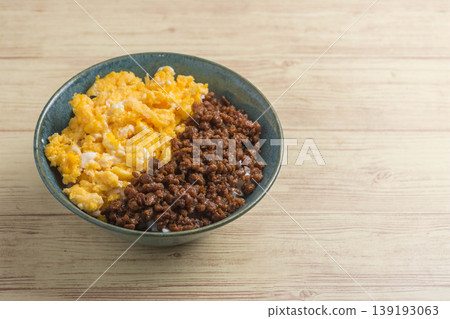 雙色雞肉碎蛋飯 雙色雞肉碎蛋飯 139193063
