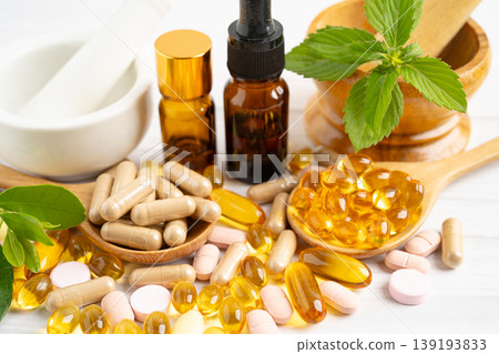 Fish oil vitamin with EPA and DHA,Alternative medicine herbal organic capsule with vitamin E omega 3. Fish oil vitamin with EPA and DHA,Alternative medicine herbal organic capsule with vitamin E omega 3. 139193833