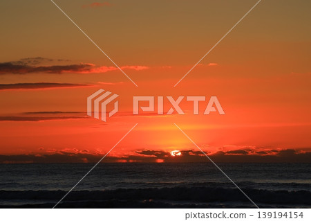 The beautiful sunrise over Kujukuri Beach The beautiful sunrise over Kujukuri Beach 139194154
