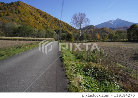 Mount Hiuchigatake in Oze, as seen from National Route 352 heading from Lake Okutadami towards Hinoemata, October 30, 2025. Mount Hiuchigatake in Oze, as seen from National Route 352 heading from Lake Okutadami towards Hinoemata, October 30, 2025. 139194270