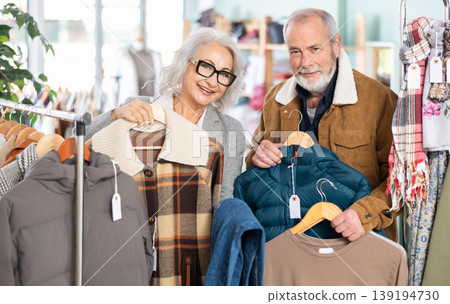 Senior couple with lot of goods in hands 139194730