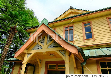 明治時期建造的兩層木造建築，一座「偽西式建築」…【原上毛棉布辦公室】 139194752