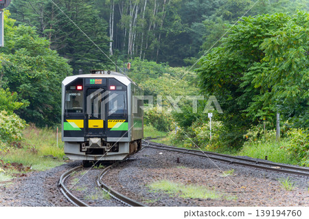 JR函館本線 H100系柴油車 DECMO小樽⇔長萬部 139194760