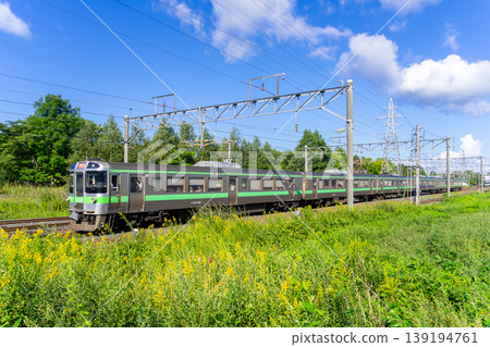 新千歲機場與札幌之間的JR千歲線721系快速機場列車 新千歲機場與札幌之間的JR千歲線721系快速機場列車 139194761